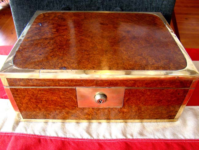 An English 'campaign' style burled walnut gentleman's travelling box circa 1820 — image 3